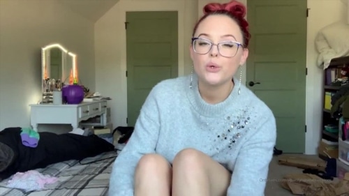 Apantyhoseobsessions Onlyfans - happy saturday enjoy this new barefoot worship tease vid shows a nice view of my legs an 23-11-2019 - SiteRip